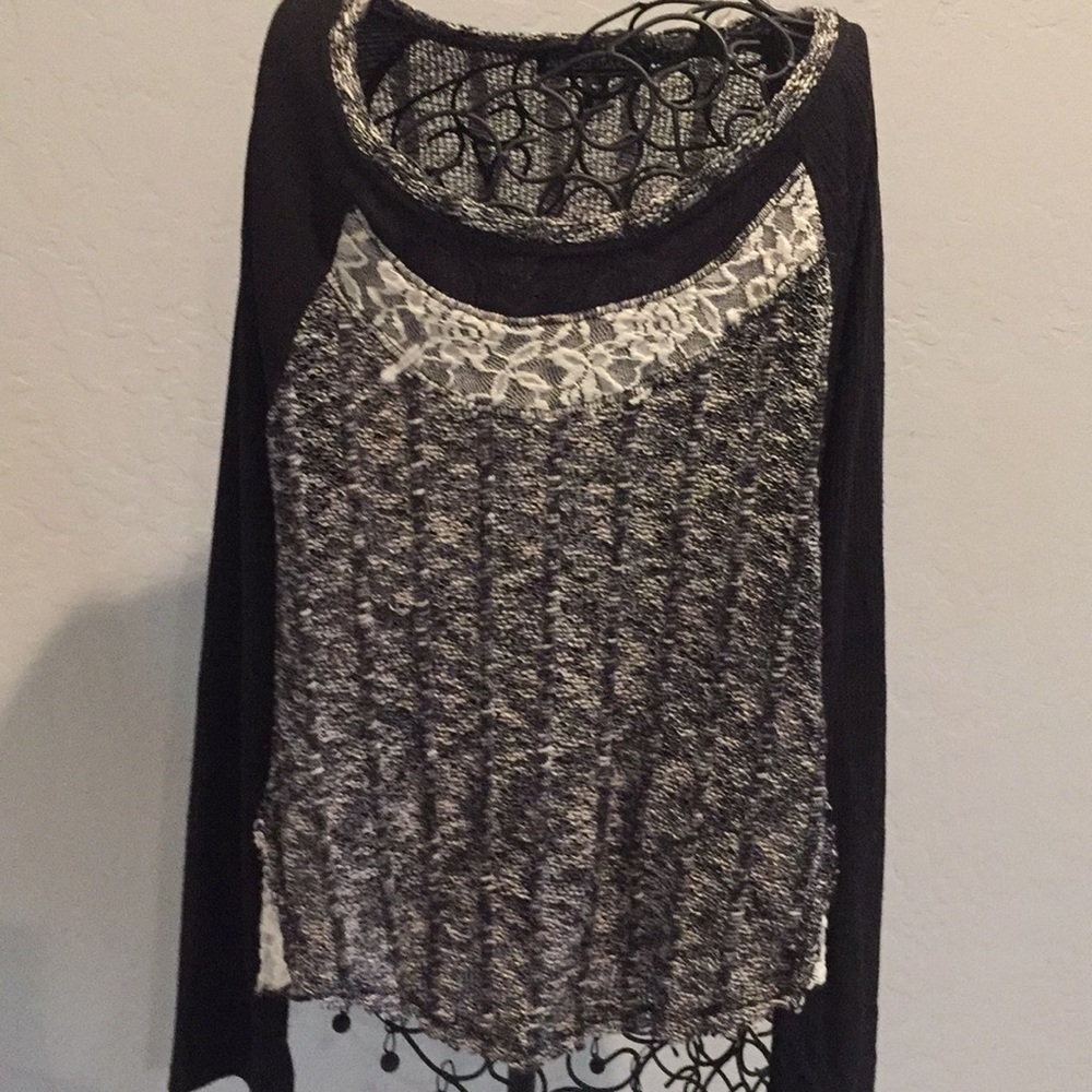 Women’s sweater black& white. 3/4 sleeve size XL